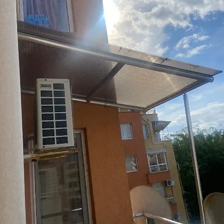 公寓 Pomorie Apartment