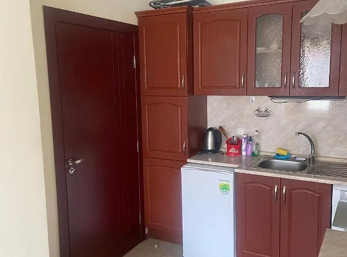 Pomorie Apartment Апартамент *