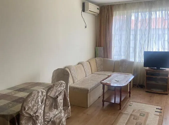 公寓 Pomorie Apartment