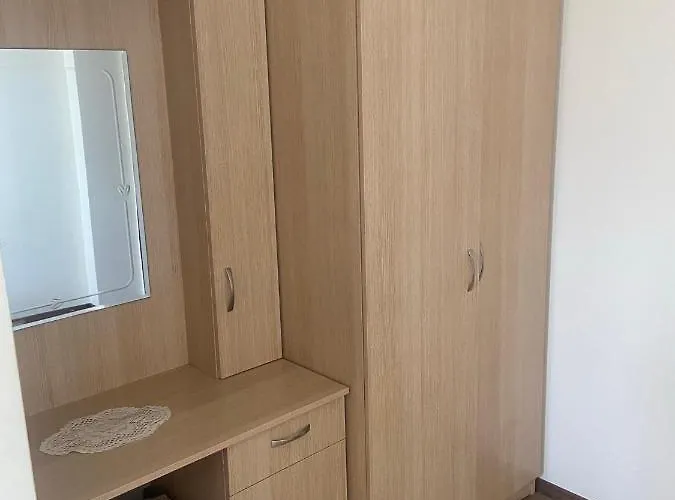 公寓 Pomorie Apartment